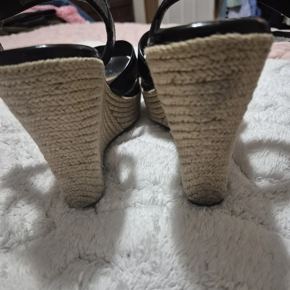 UGG Black Espadrille Wedges-patent Leather ...SIZE:8.5
